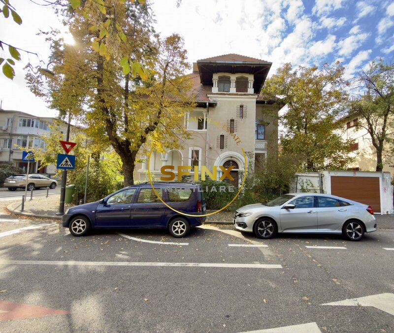Primaverii, vila interbelica deosebita, 394 mp teren, 20 camere,