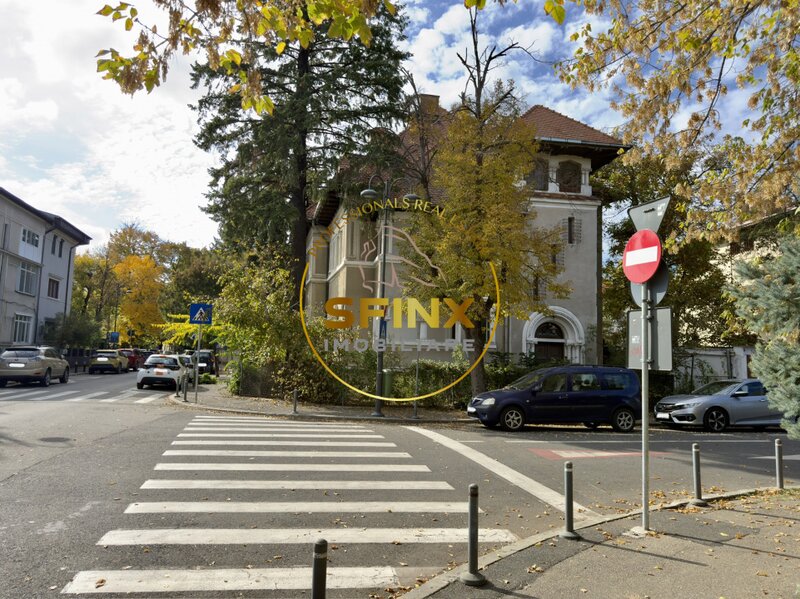 Primaverii, vila interbelica deosebita, 394 mp teren, 20 camere,