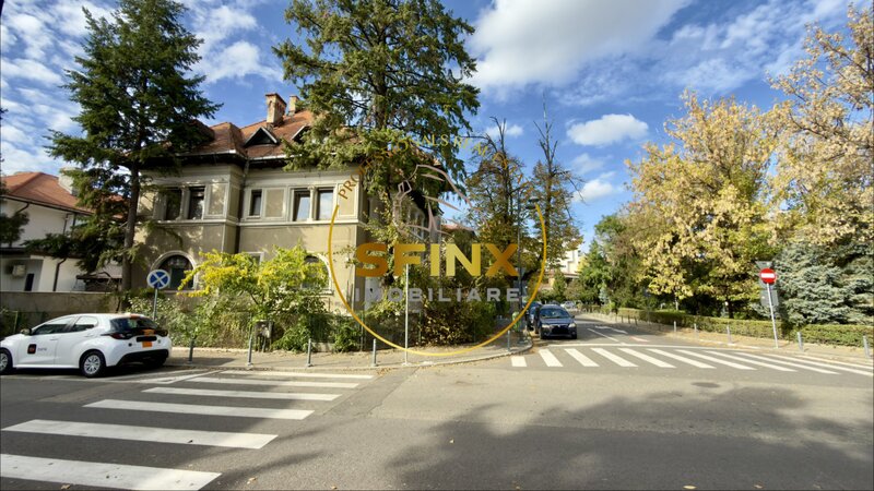 Primaverii, vila interbelica deosebita, 394 mp teren, 20 camere,