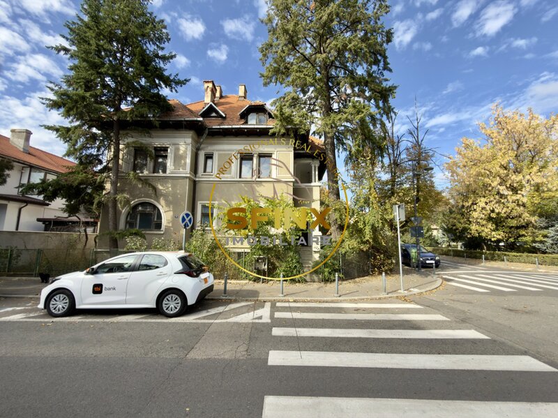 Primaverii, vila interbelica deosebita, 394 mp teren, 20 camere,