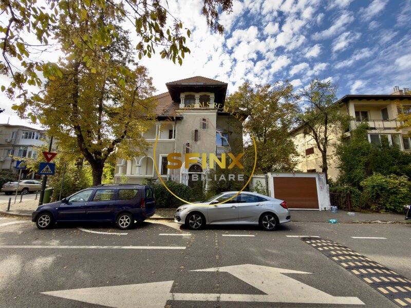Primaverii, vila interbelica deosebita, 394 mp teren, 20 camere,